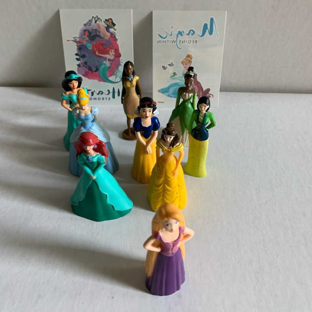 Disney Princess with Snow White Figure Set of 9 with 2 Bonus Tattoos!